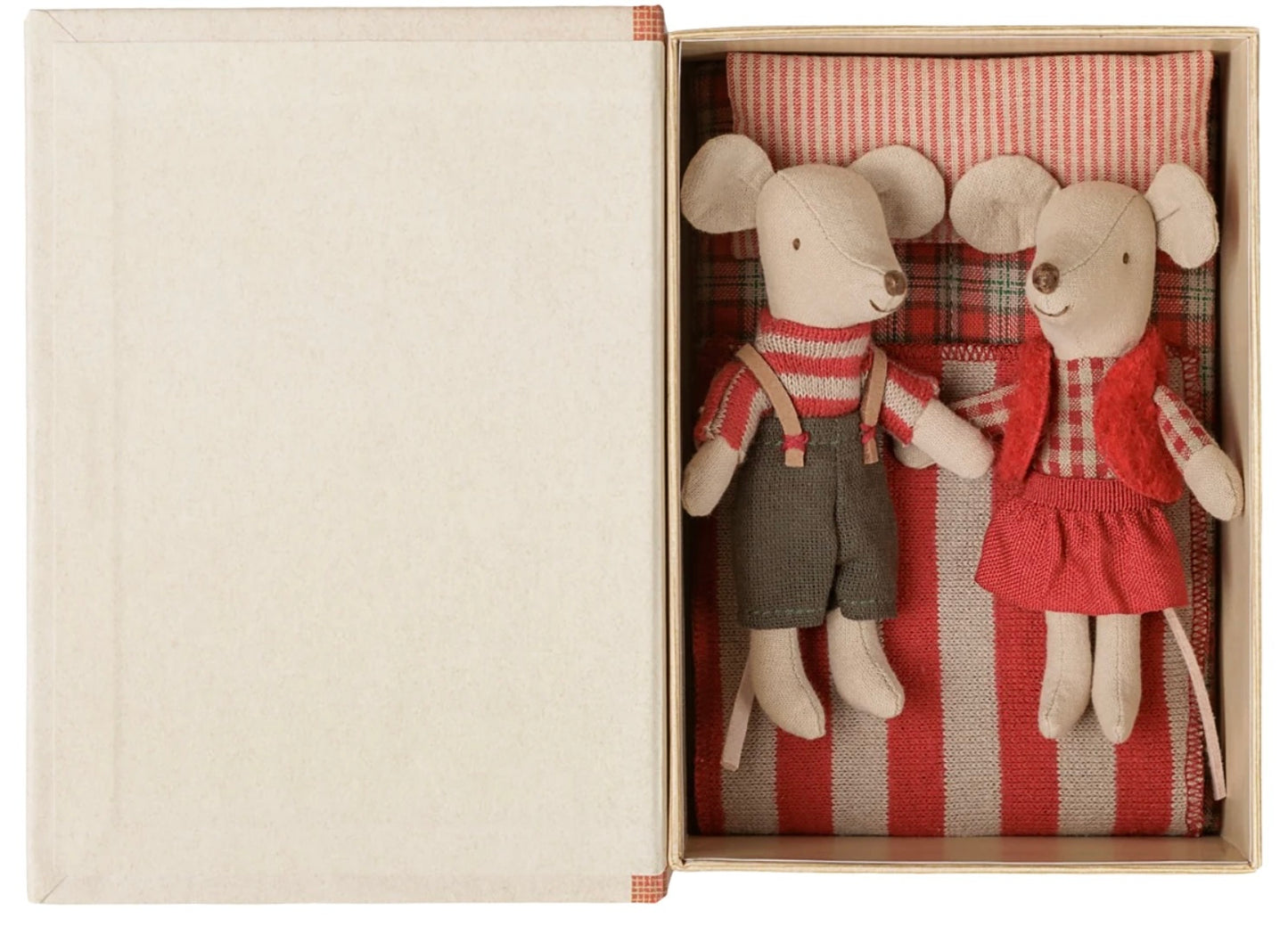 Christmas twin mice, Little sister and brother in book by Maileg